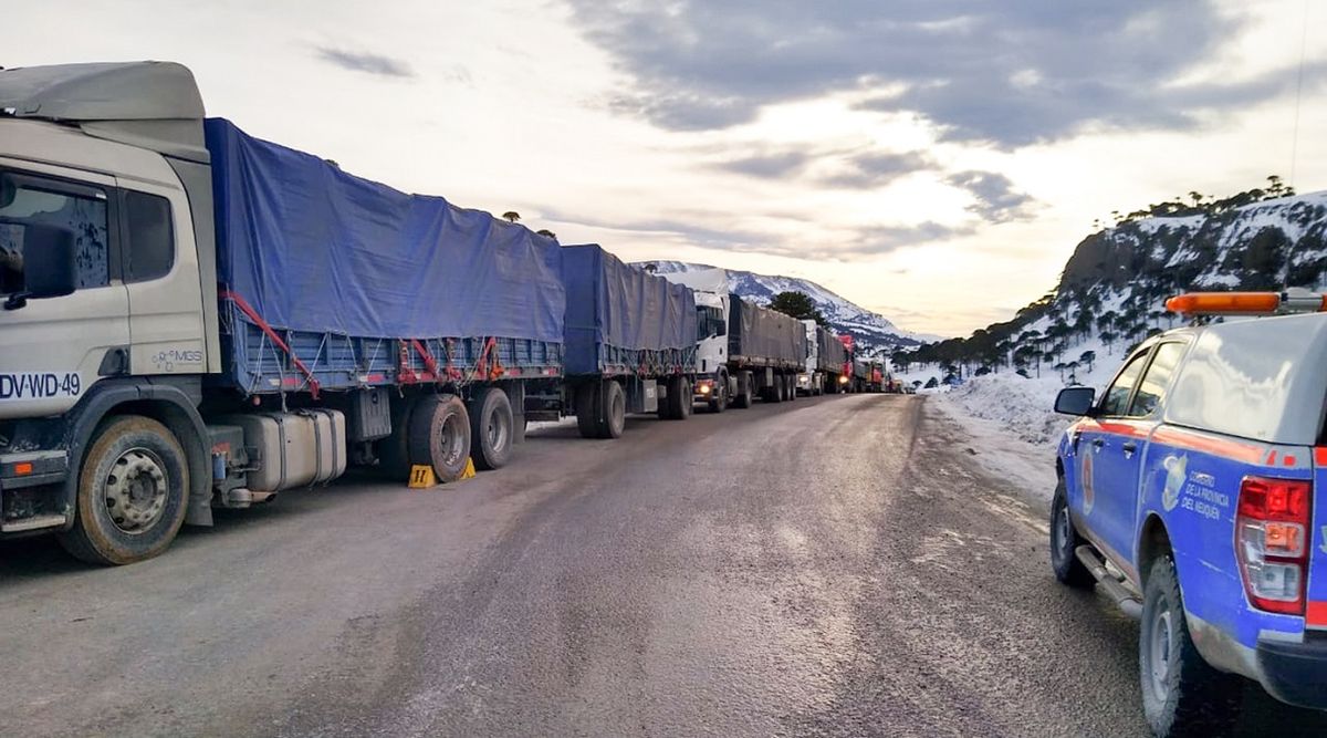 Cruzaron hacia Chile los camiones varados durante más de 10 días por la nieve