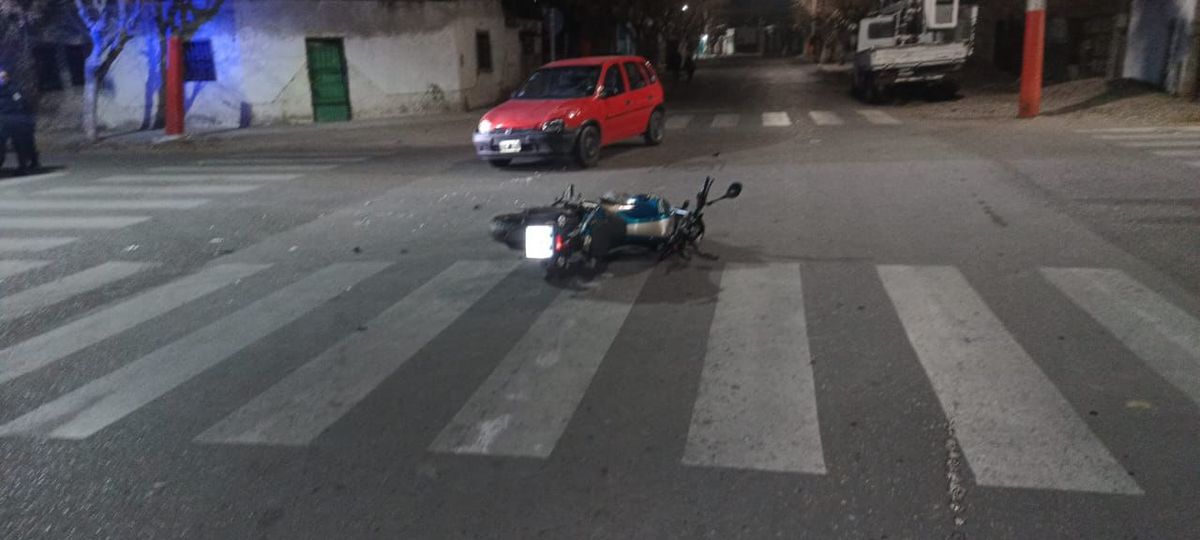 Dos motociclistas, internados tras protagonizar siniestros viales