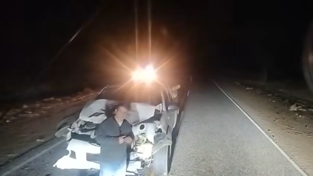 Una camioneta quedó destruida tras chocar contra animales sueltos en Ruta 510