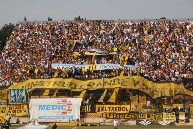 El fútbol de luto: murió un hincha de Almirante Brown en una pelea de la  barra