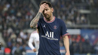 Messi no completó el partido del PSG frente al Lille.