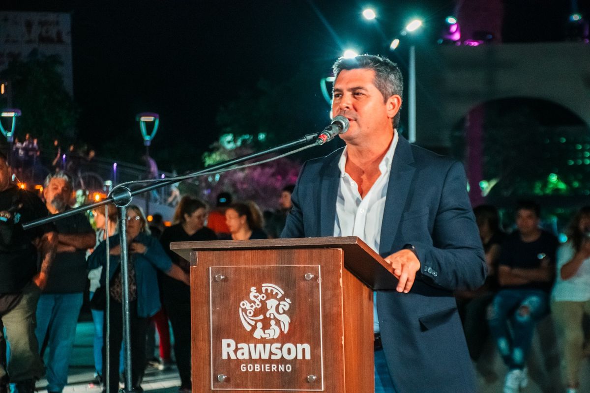 Orrego celebró el aniversario de Rawson y la remodelación de Plaza Centenario