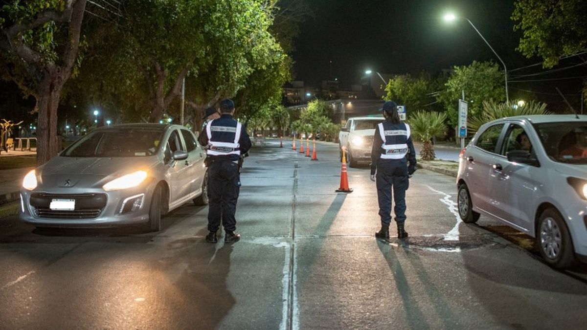 Sin secuestro de alcohol, más de 1.000 policías controlaron las calles