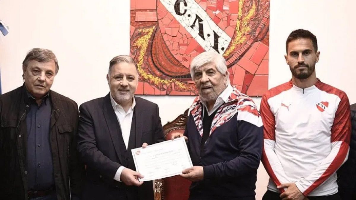 Fabián Doman asumió formalmente como presidente de Independiente.