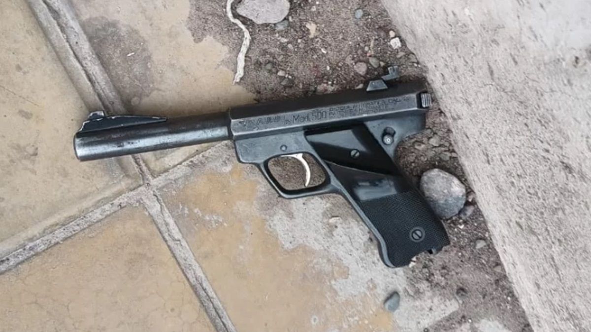 Forcejeó con dos ladrones que buscaban asaltarlo a punta de pistola