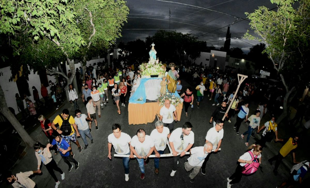 Una multitud participó de la procesión a la Inmaculada de Concepción