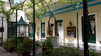 El interior de la Casa de San Juan en Buenos Aires.