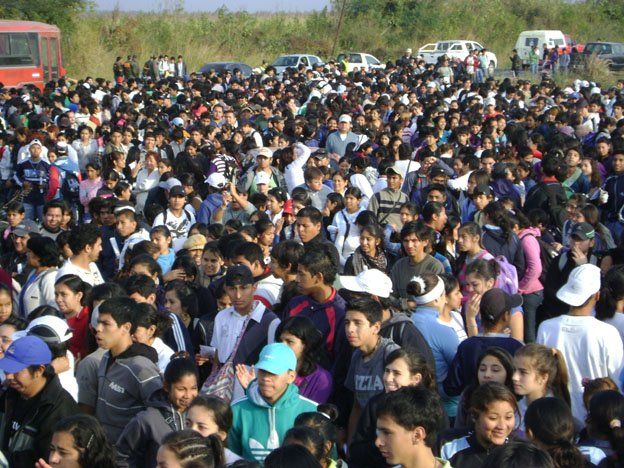 Miles de jóvenes participaron de la caminata a Ceferino Namuncurá