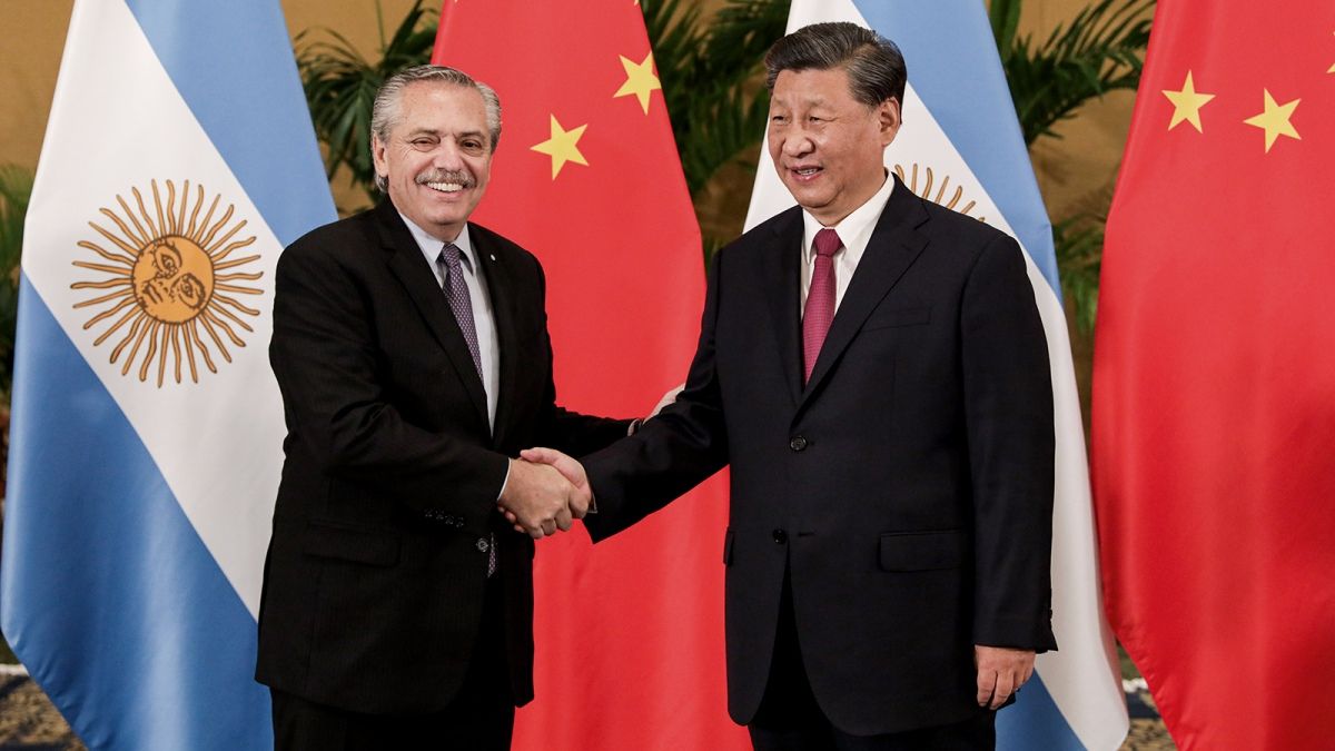 Alberto Fernández junto a Xi Jinping. Foto: Presidencia.
