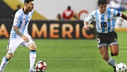 Messi y Maradona en el Balón de Oro 2021.