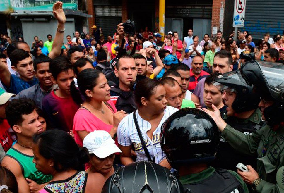 Militares robaron comida y desataron el caos en Caracas