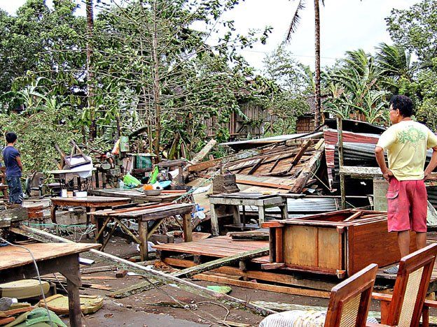 El tifón Bopha dejó 238 muertos y cientos de desaparecidos en Filipinas