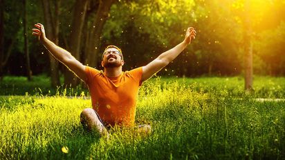 Aseguran que las 7 de la tarde es la hora más feliz del día