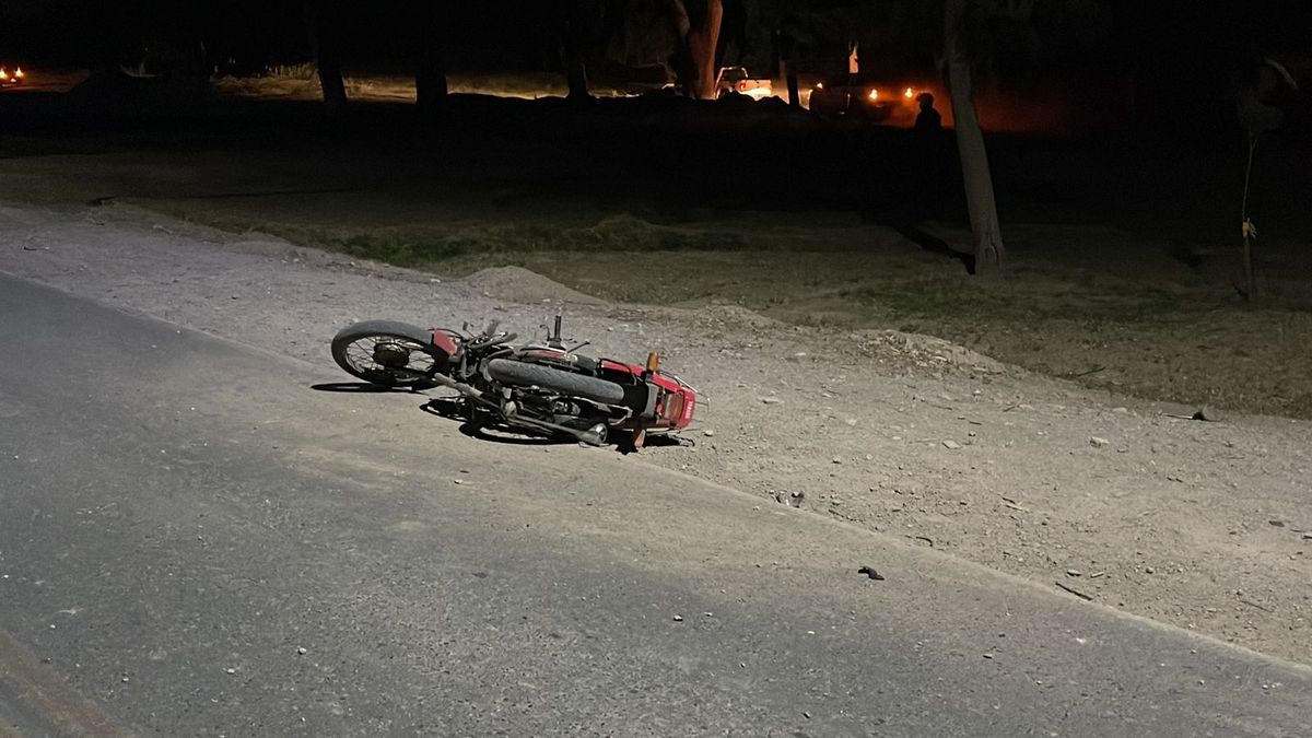 Un soldado del Ejército Argentino estrelló su moto contra un poste y murió
