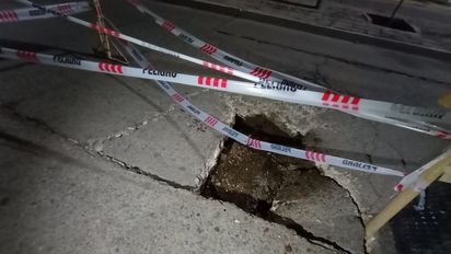 Socavón en Avenida Córdoba, Capital.