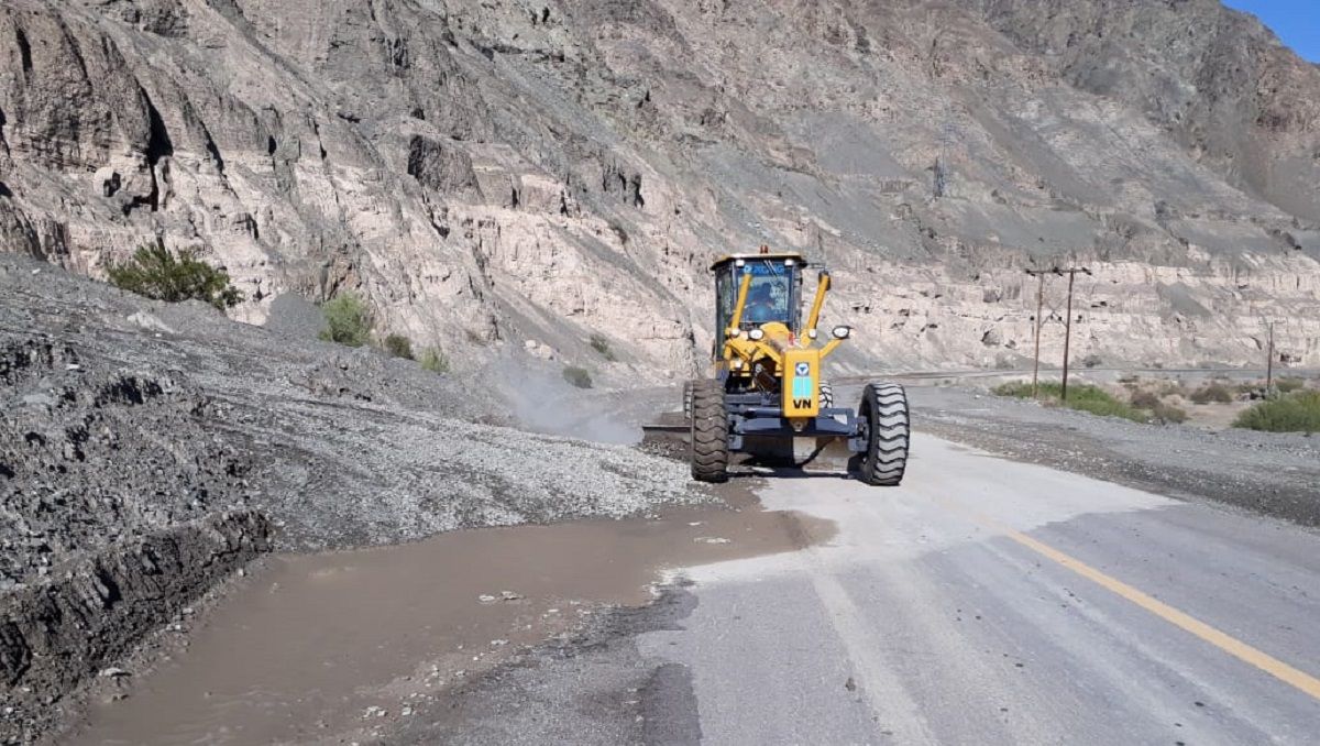 Ruta 150: siguen los trabajos por crecientes y caída de rocas