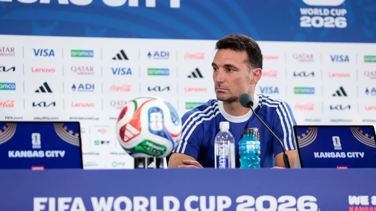 Julián Álvarez y Emiliano Martínez están disponibles para el debut