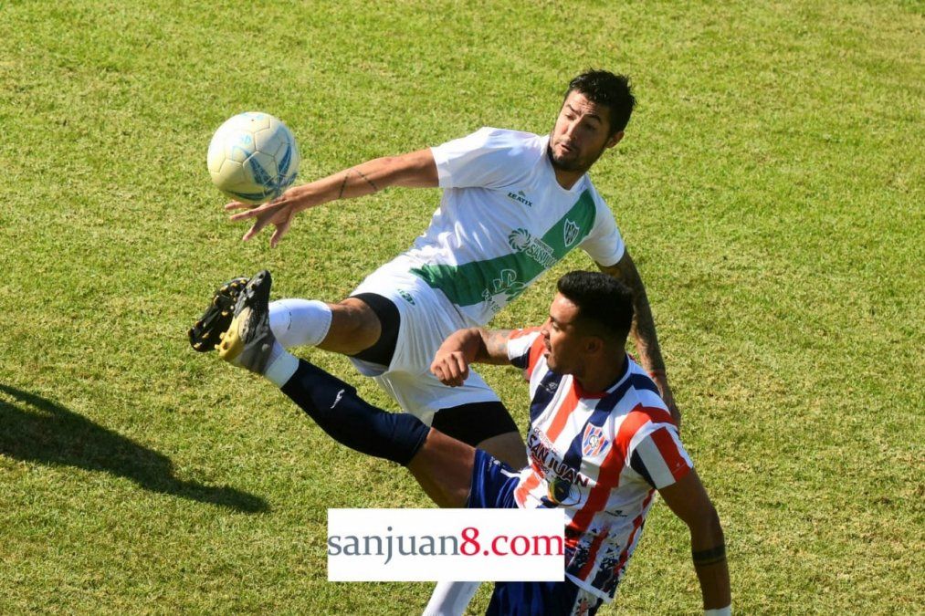 Desamparados y Peñarol empataron 3 a 3 el Serpentario. Foto: Adrián Carrizo 