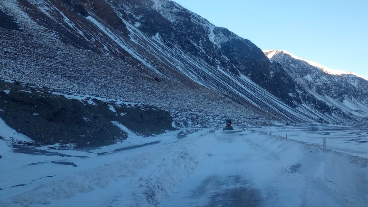 Paso Agua Negra: ejecutan obras en alta montaña para la temporada verano