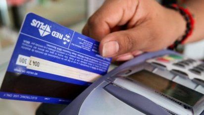El reintegro del 15% por compras con débito será hasta marzo.