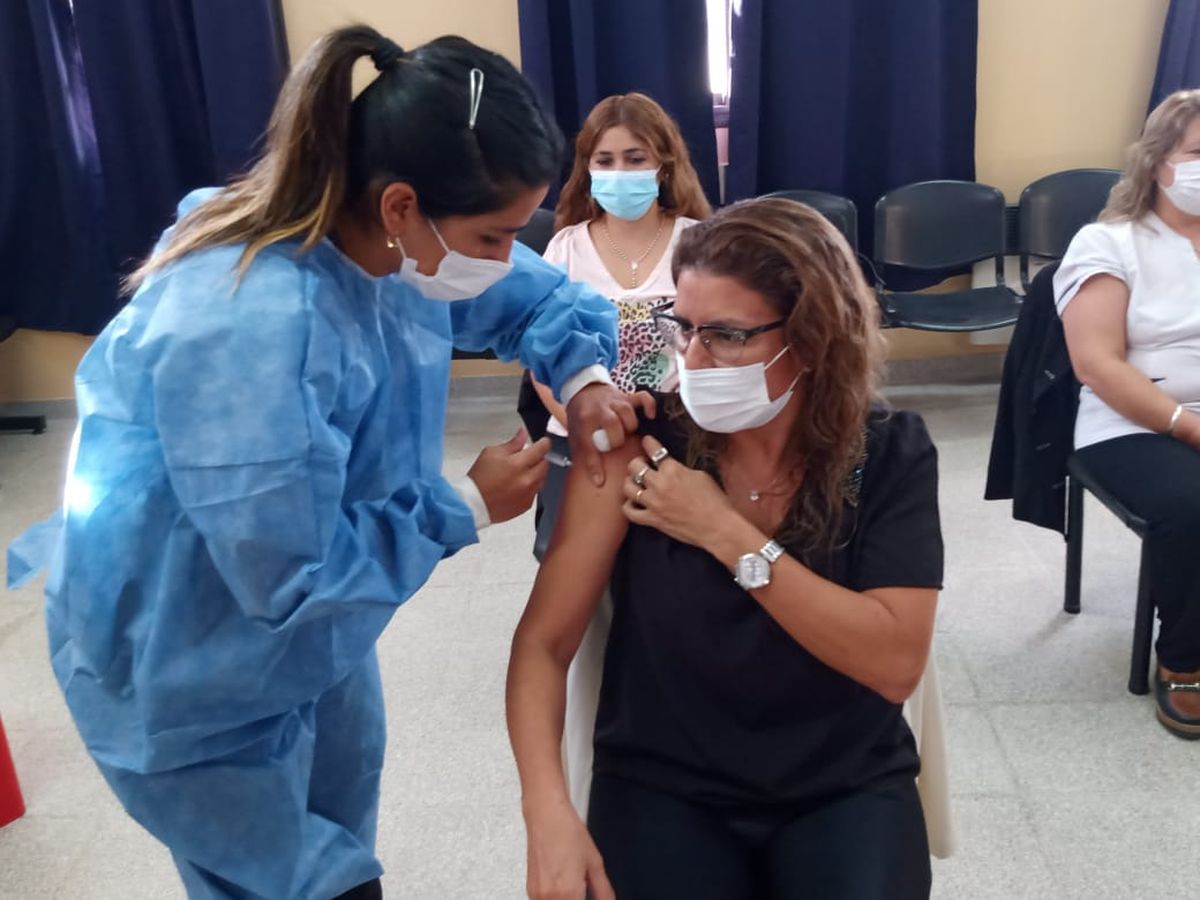 No vacunarán más en La Cabaña y cambian otros centros de vacunación