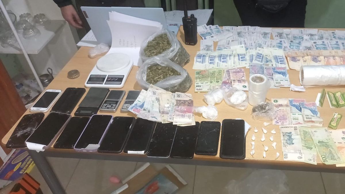 Drogas, dinero y celulares: operativo en Chimbas y Capital dejó cuatro detenidos