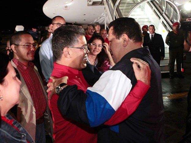 Hugo Chávez llegó a Cuba para ser operado otra vez