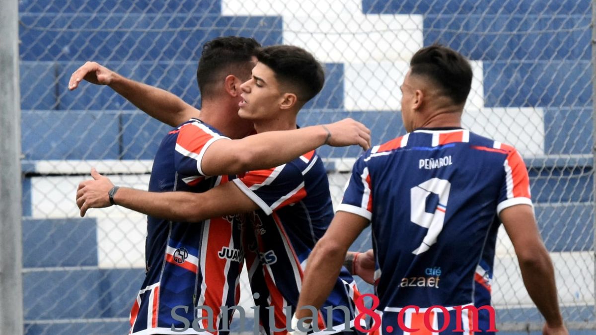 Peñarol jugó bien y venció a Juventud Unida en el Bicentenario