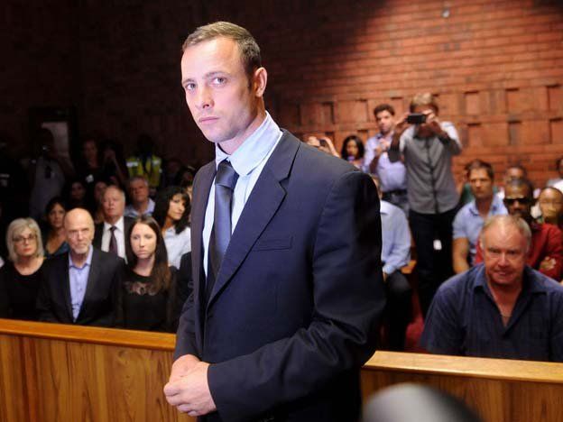 Oscar Pistorius irá a juicio en marzo de 2014 acusado de matar a su novia