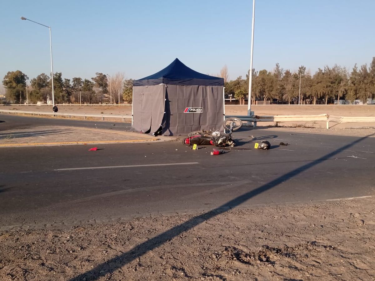 Monumento al Gaucho: un motociclista murió al chocar con un auto