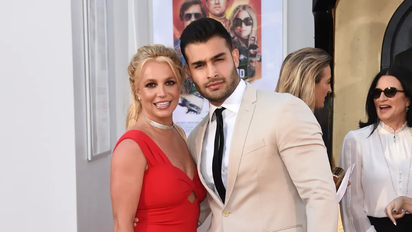 Britney Spears junto a Sam Asghari.