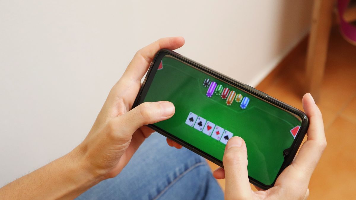 Alarma en San Juan por el avance del juego clandestino online entre adolescentes