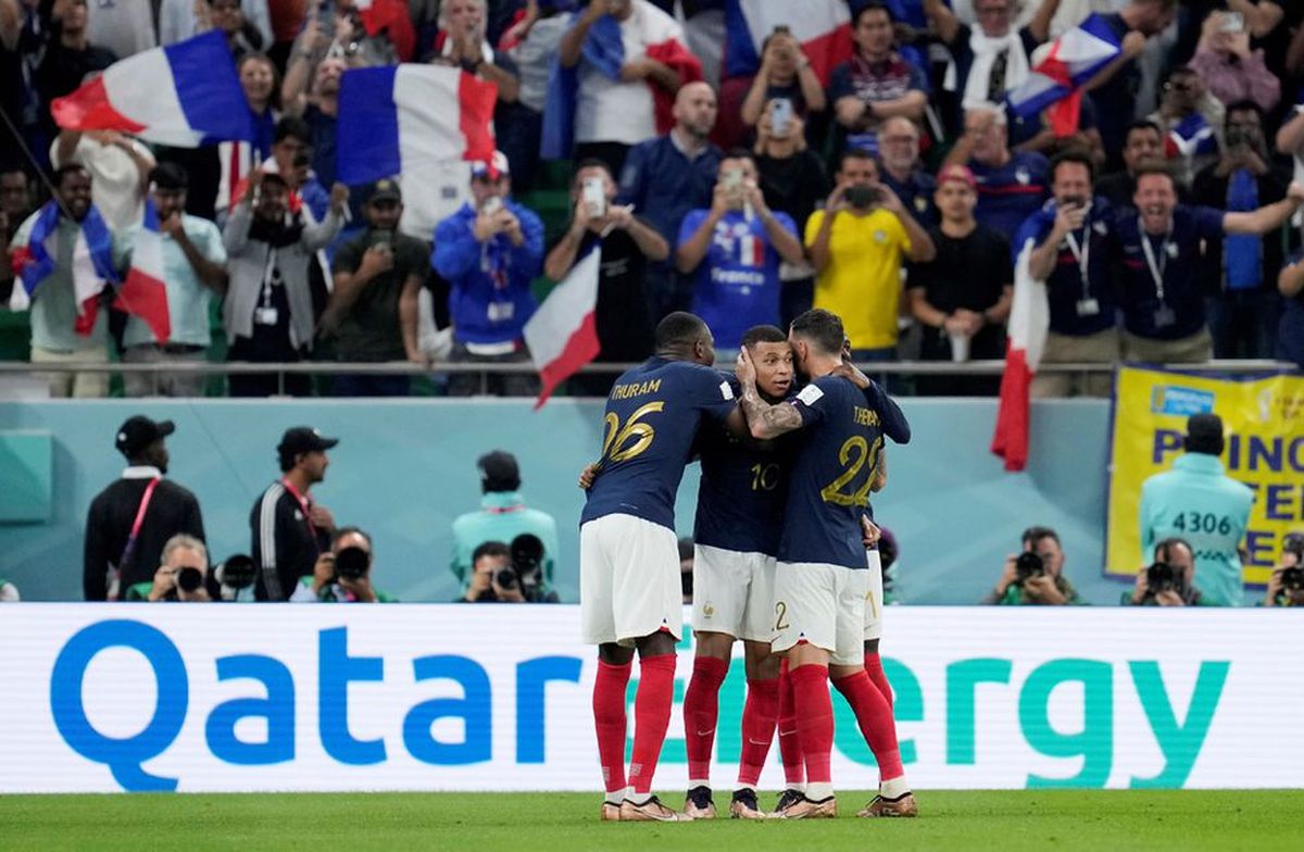 Francia ganó 3-1 ante Polonia y avanzó a los cuartos de final