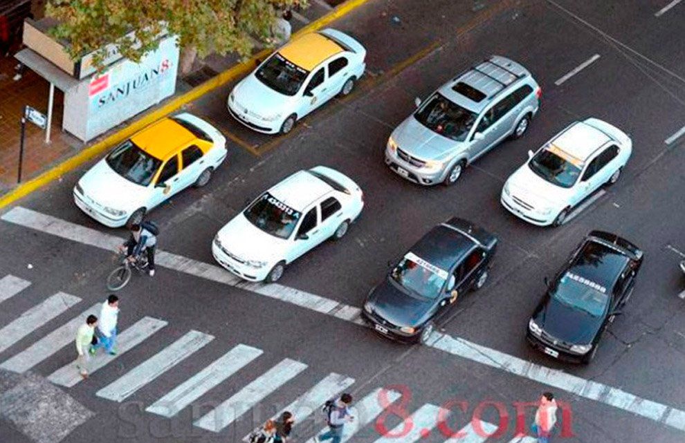 Una buena para los sanjuaninos: los taxistas y remiseros no subirán la tarifa