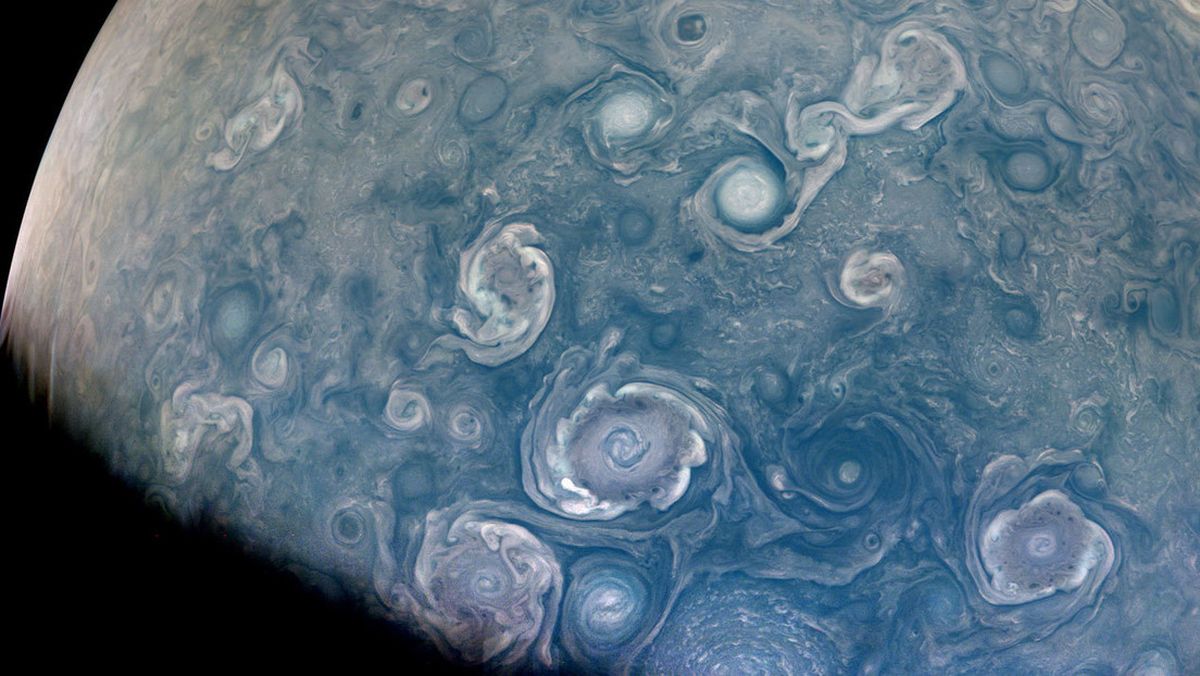 Captan unas poderosas tormentas hipnóticas sobre el polo norte de Júpiter