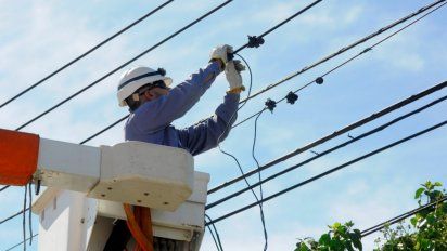Distribuidoras eléctricas amenazan con fallas en el servicio.