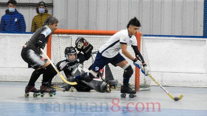 Concepción venció a Bancaria en el regreso del hockey sobre patines masculino. Fotos: Adrián Carrizo. 