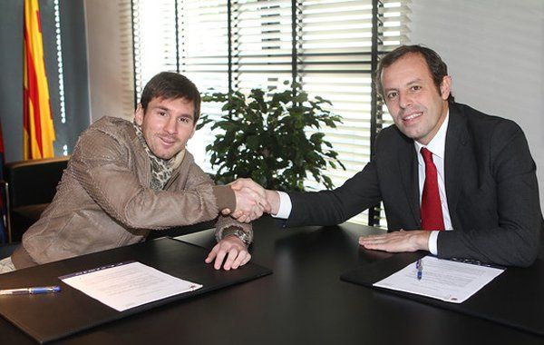 Messi extendió su contrato con Barcelona hasta 2018