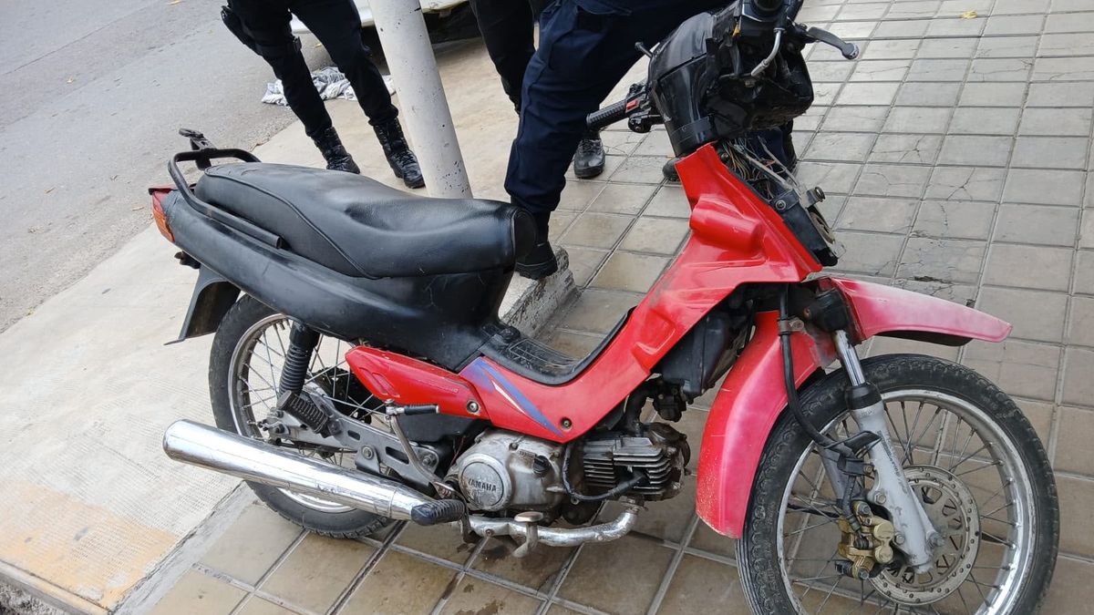Robó una moto de una vivienda y fue detenido minutos después con el vehículo
