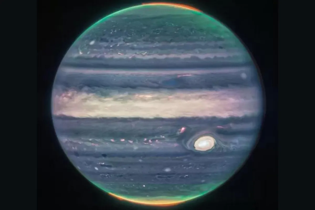 Captan impresionantes imágenes de Júpiter