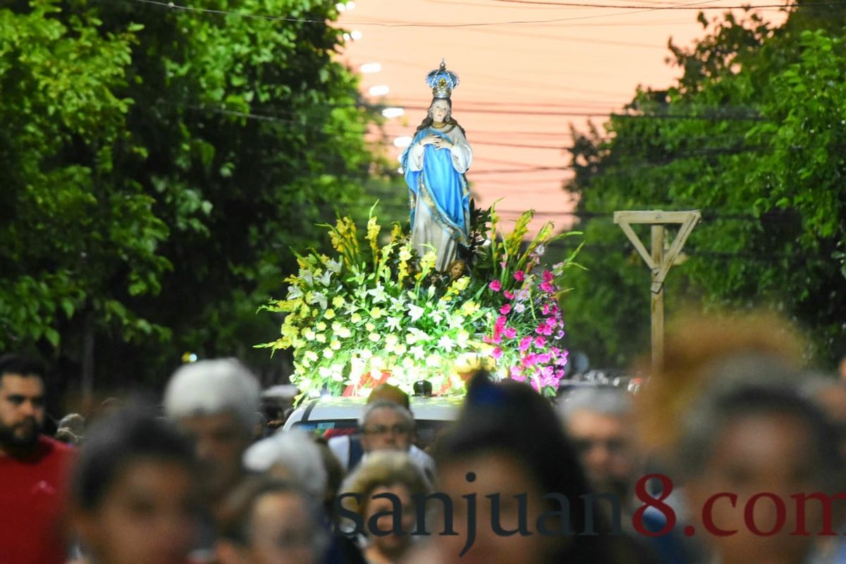 Ruega por nosotros, Virgen Inmaculada: una multitud ovacionó a María