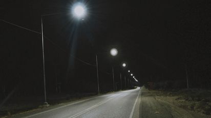 La Ruta 60 cuenta con iluminación hasta el Cementerio de Ullum.