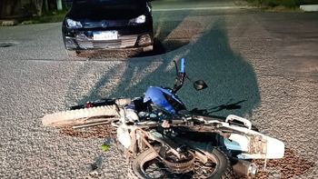 Un auto y una moto chocaron en Rivadavia y un hombre fue hospitalizado