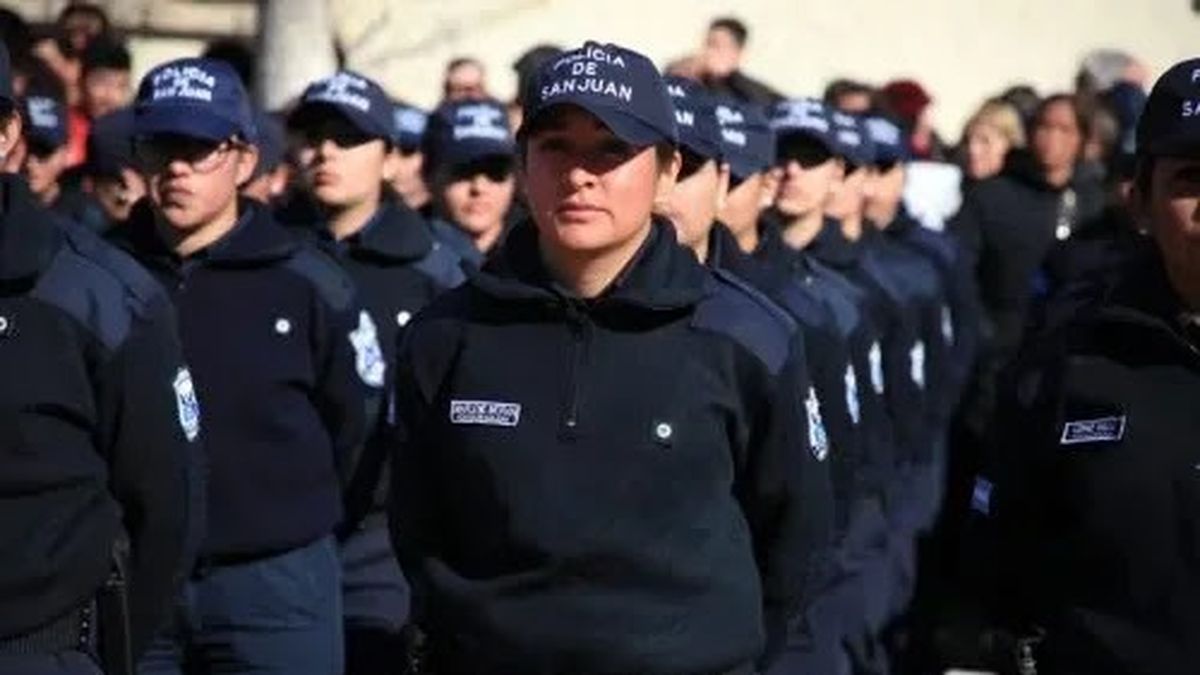 Uniformes truchos: investigan la venta ilegal de indumentaria policial en redes