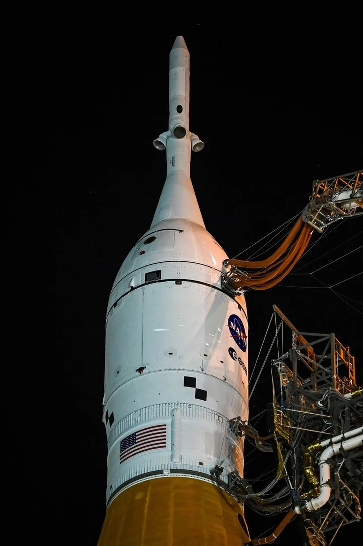 Cuenta regresiva: la NASA instala un megacohete para arribar a la Luna