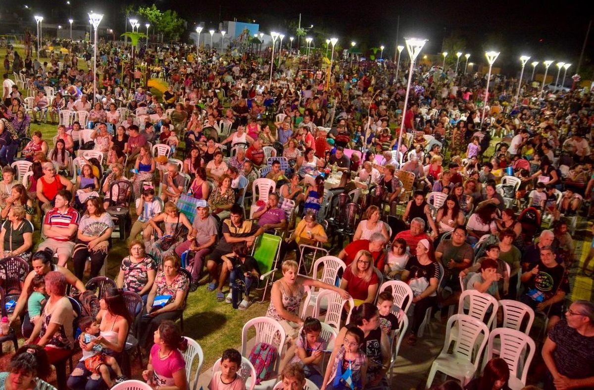 Chimbas celebró su cumpleaños con 20 mil personas en las calles