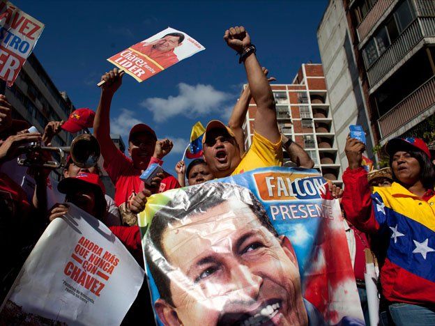 Multitudinario respaldo al presidente Chávez en su simbólica reasunción