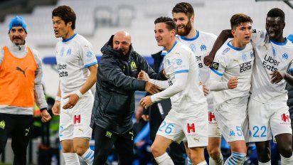 Sampaoli festeja con sus jugadores del Olympique de Marsella. 