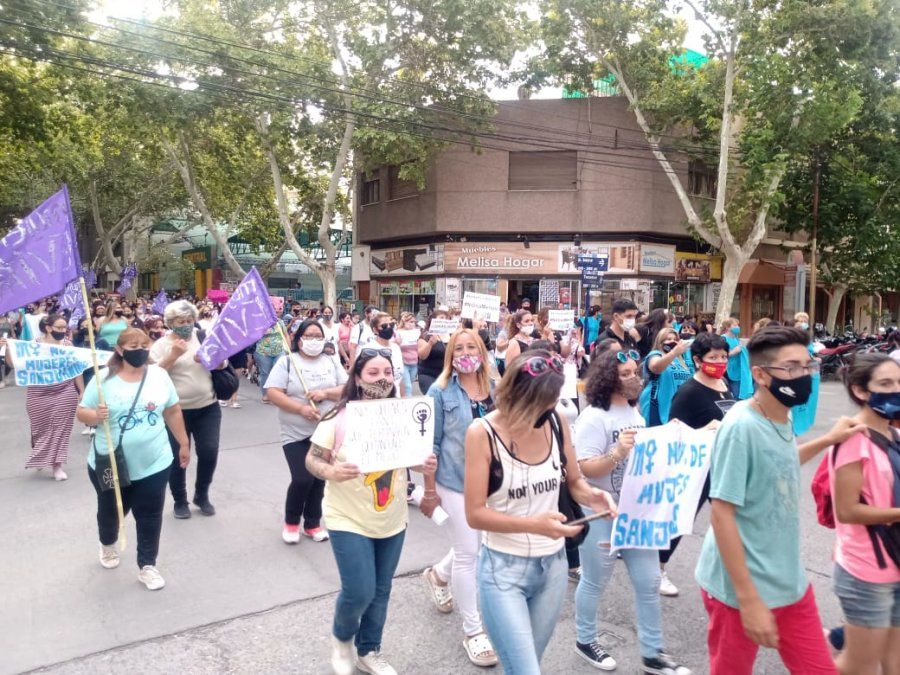 Marcha de mujeres convocada por la asamblea Ni Una Menos.