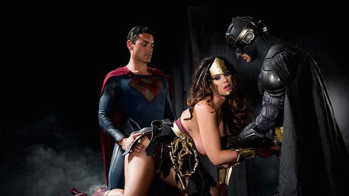 El porno tiene su versión de Batman vs Superman